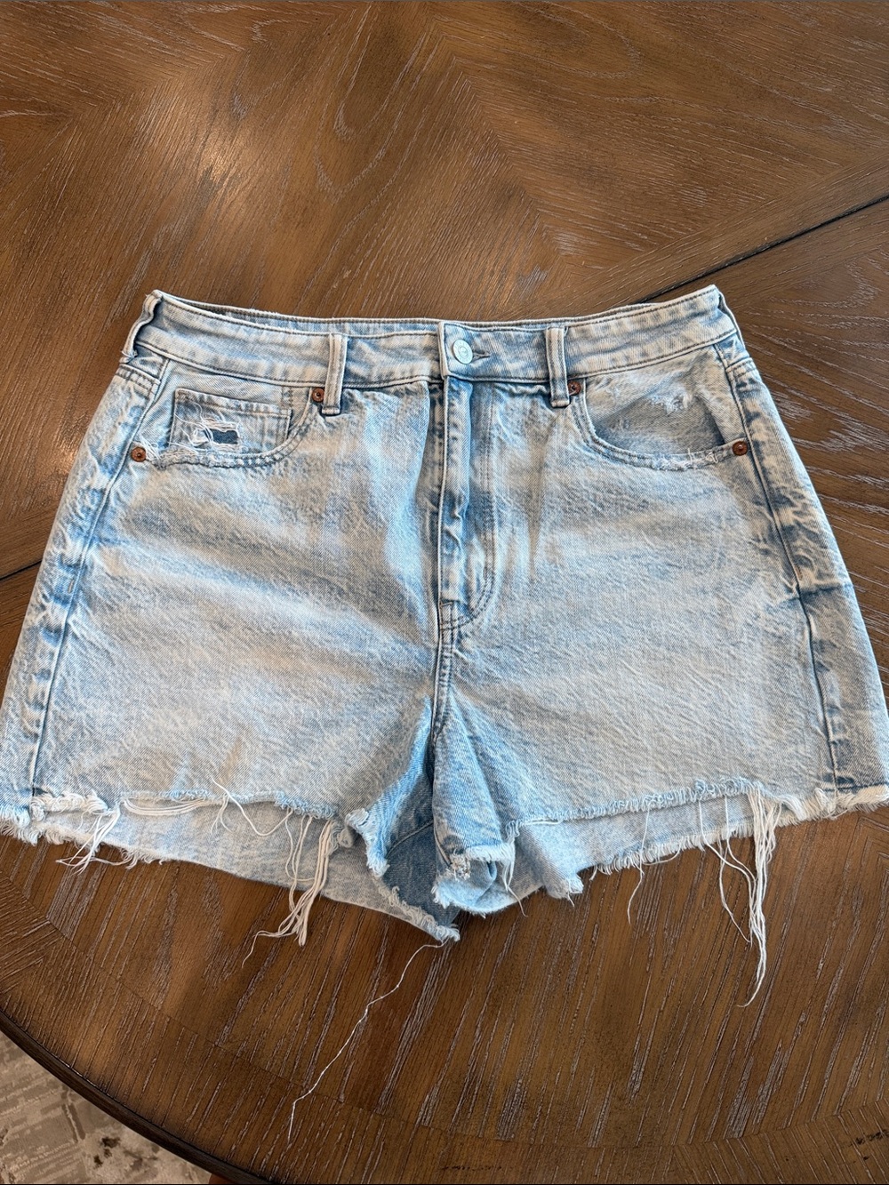 American Eagle Outfitters Light Wash Frayed Hem Denim Shorts